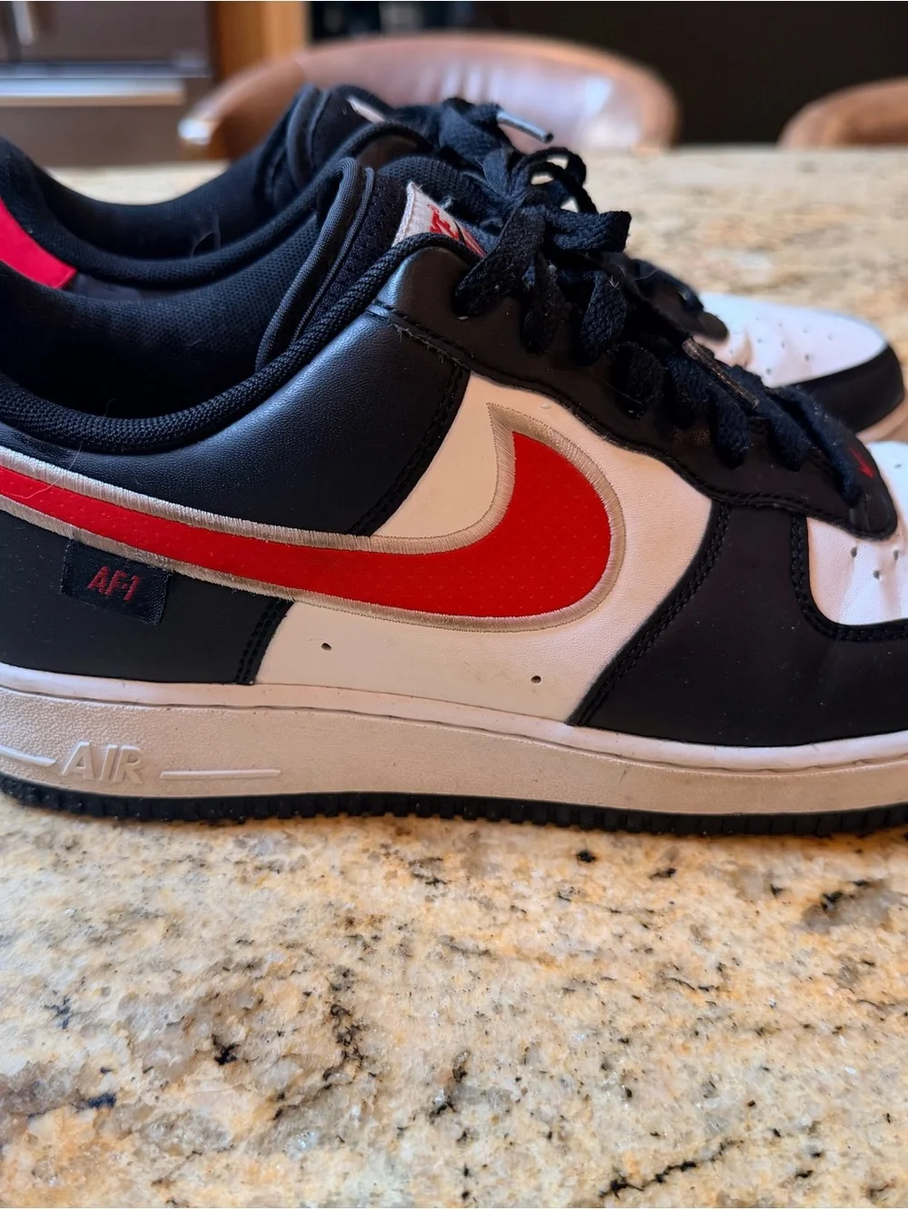 Nike Low-Top Sneaker — Black, White & Red